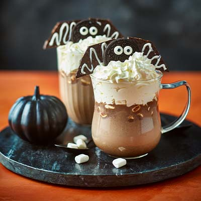 peppermint-hot-chocolate-with-mint-choc-cookie-bats